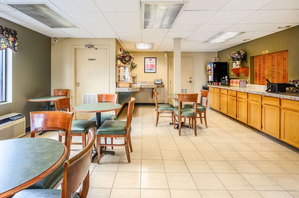 Econo Lodge Athens I-65 43/49