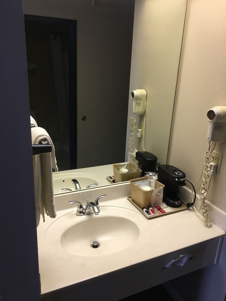 Baymont by Wyndham Adairsville 20/41