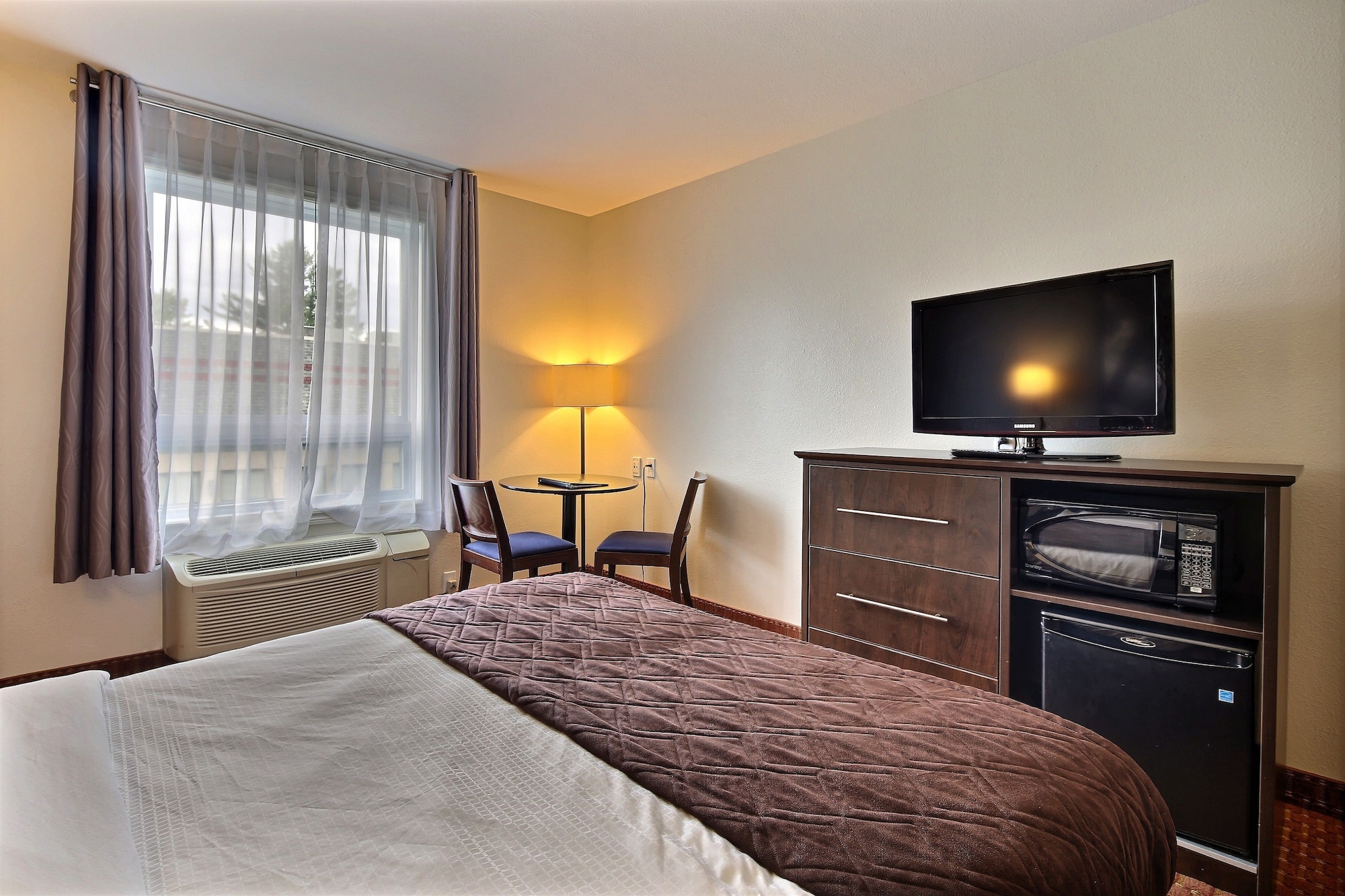 SUITE, KING BED