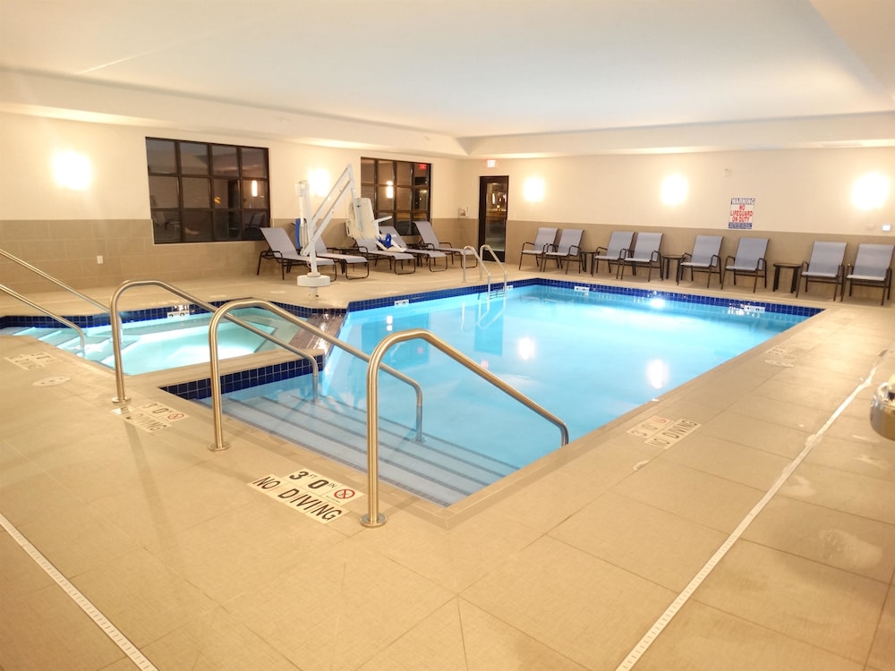Best Western Plus New Richmond Inn & Suites 25/40
