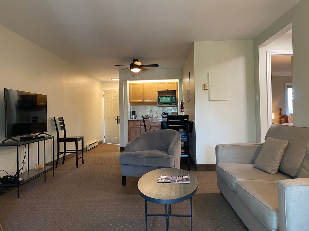 Delta Rocky Crest Resort 40/62