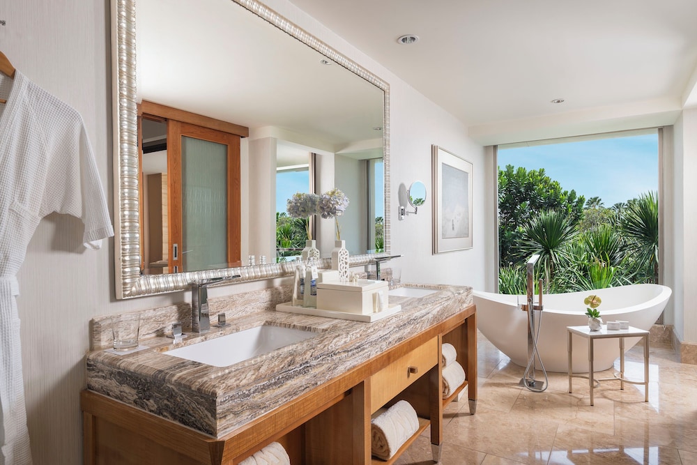 جناح ملكي بسرير مزدوج أو سريرين منفصلين مع أريكة، Mulia Resort Nusa Dua Bali 2/2