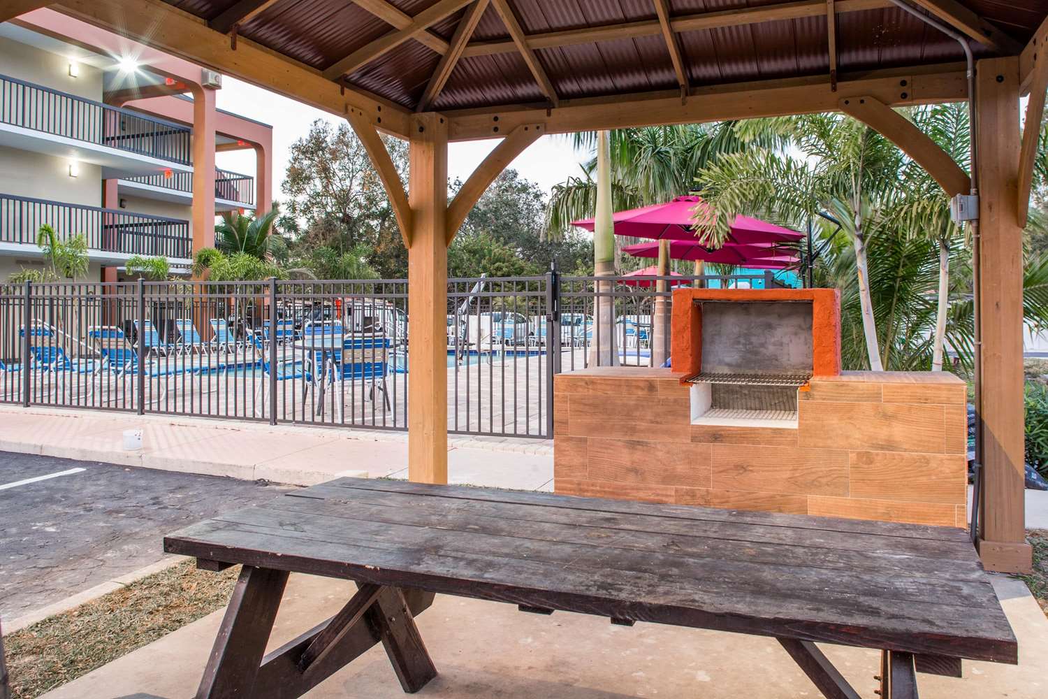 Days Inn by Wyndham Sarasota Bay 31/34