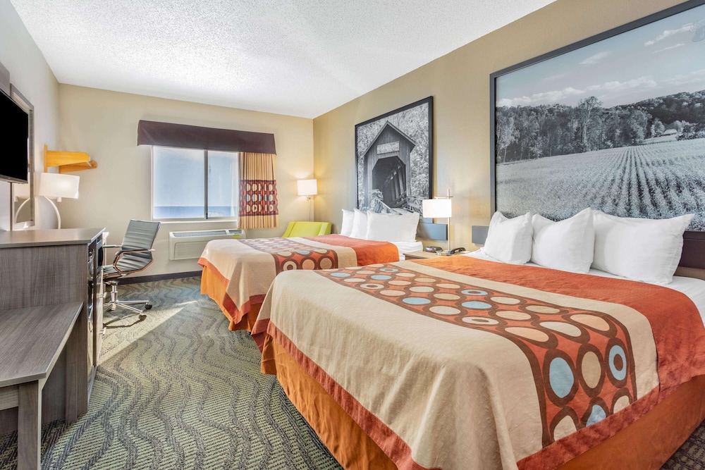 Super 8 by Wyndham Kokomo 15/43