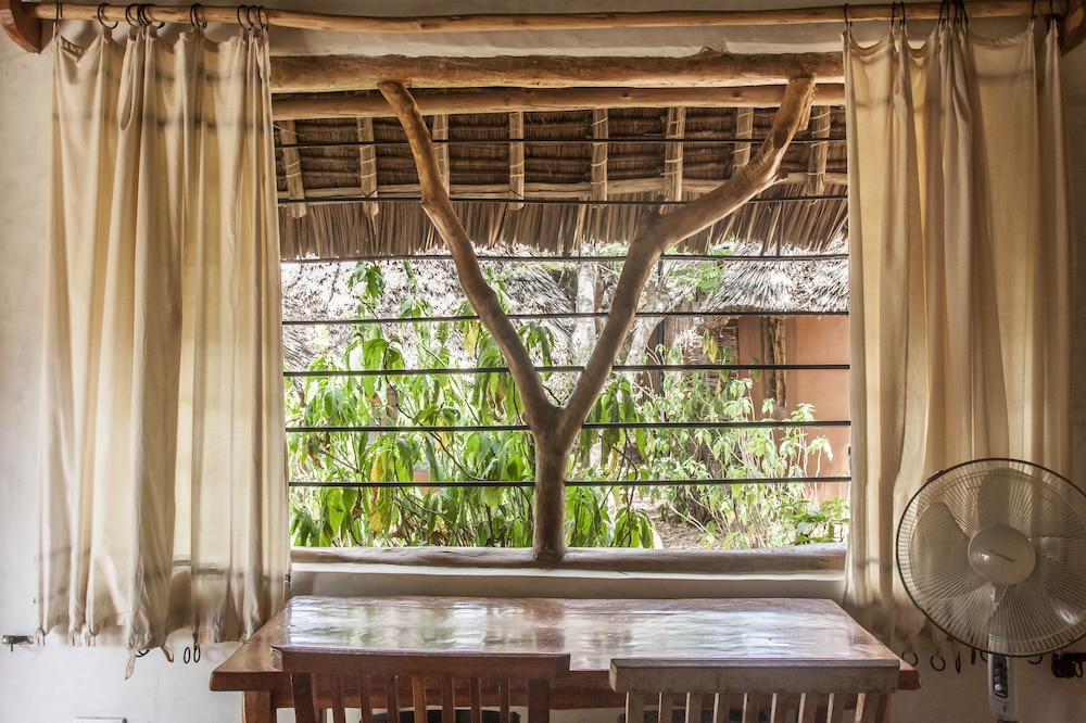 DISTANT RELATIVES ECOLODGE & BACKPACKERS 16/50