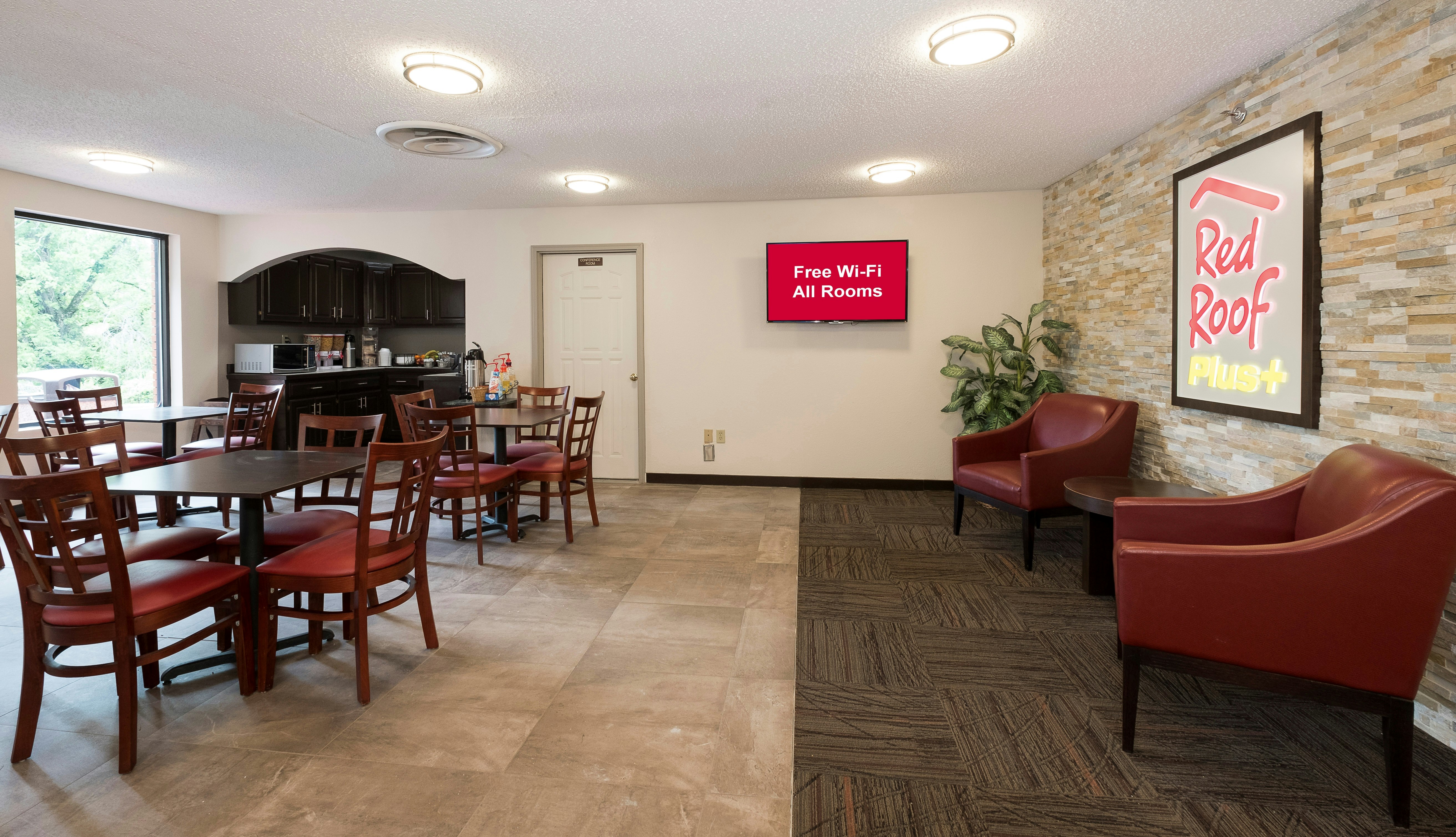 Red Roof Plus Suites Opelika 12/18