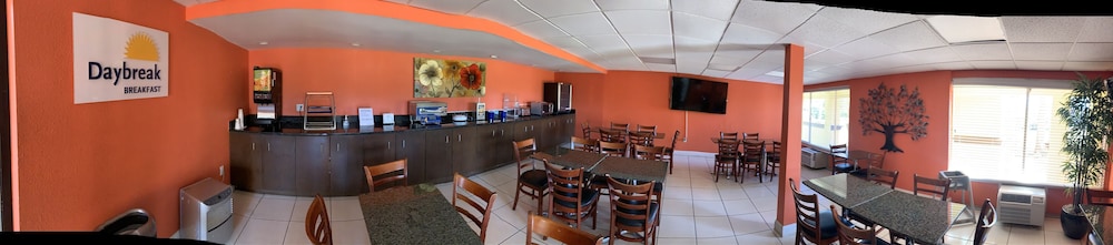 Days Inn by Wyndham Brooksville/Dade City 25/31