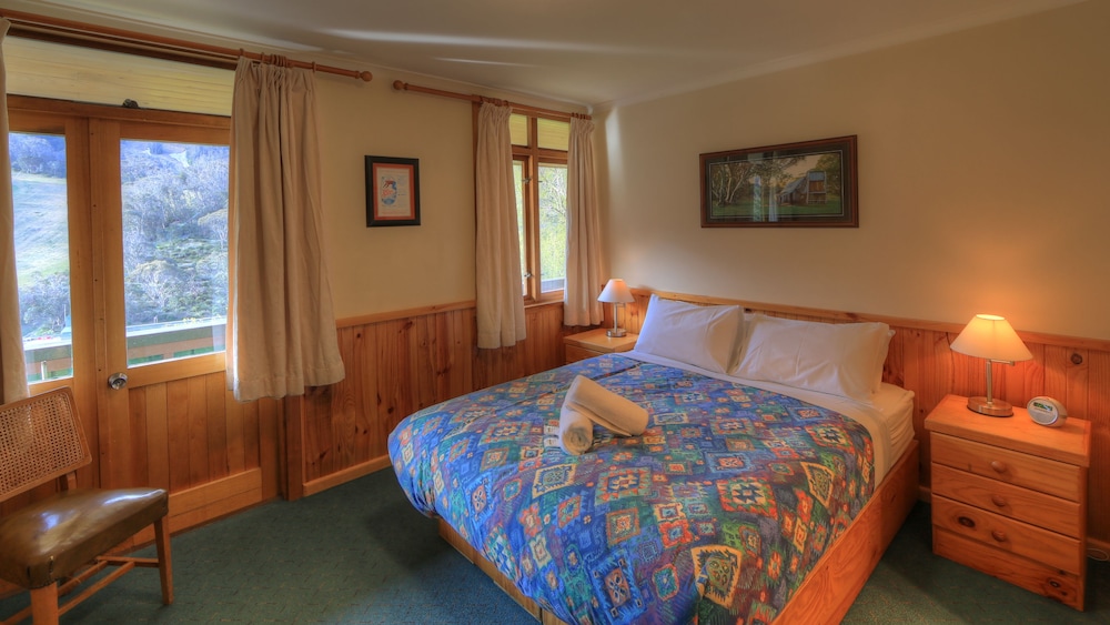 CANDLELIGHT LODGE 19/59