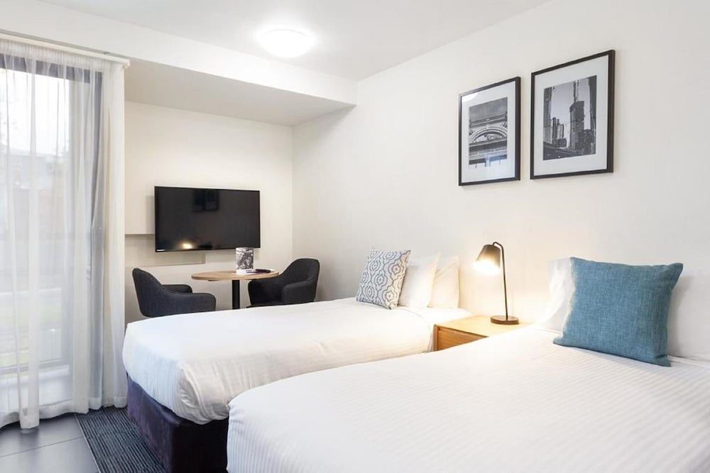 Quality Apartments North Melbourne 16/54
