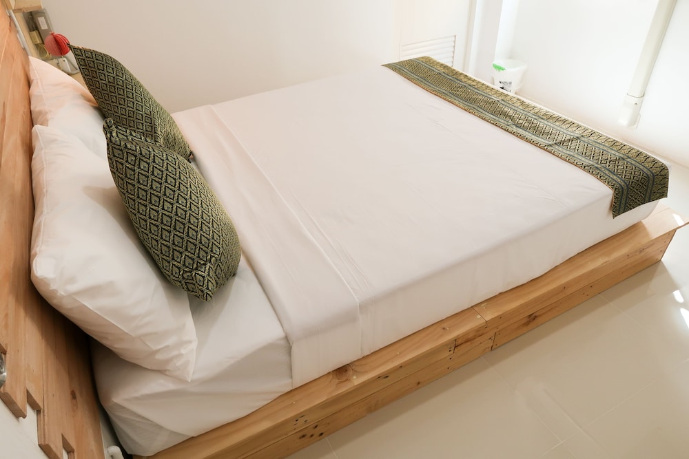 Baan Urt Suratthani Airport Hotel 33/66