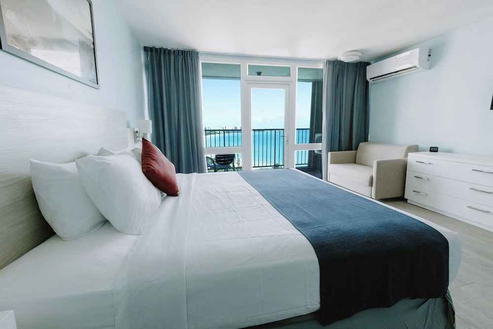 Superior, Studio, King Bed, Ocean View, Sofa