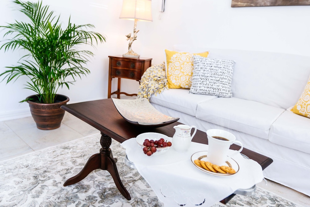Cattleyas New Kingston Guest Apartment 11/17