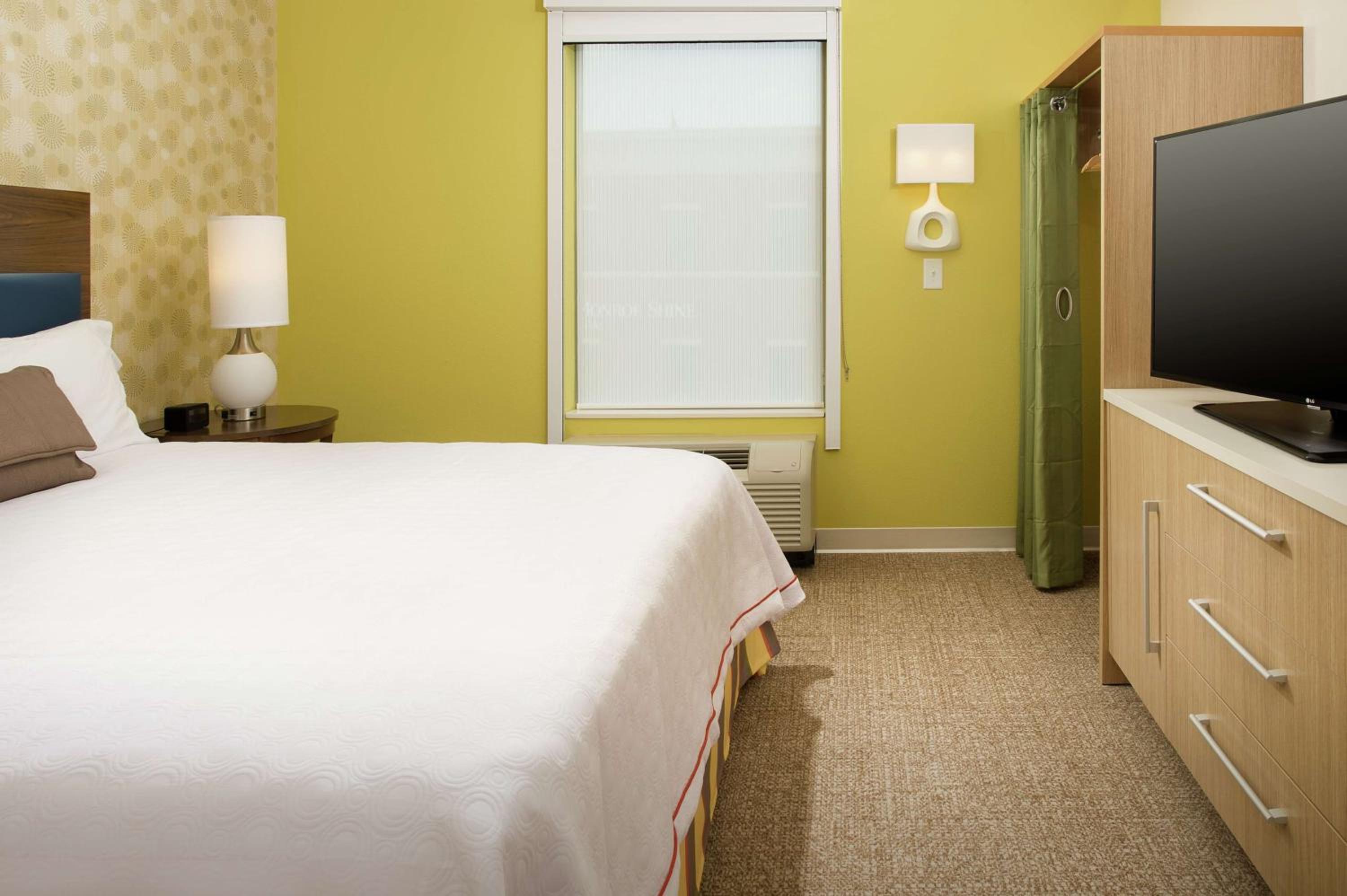 STUDIO, SUITE, KING BED, ACCESSIBLE