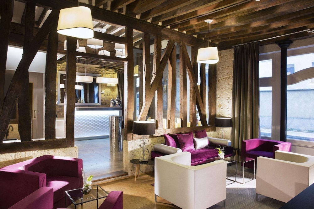 Hotel Jacques de Molay 33/44