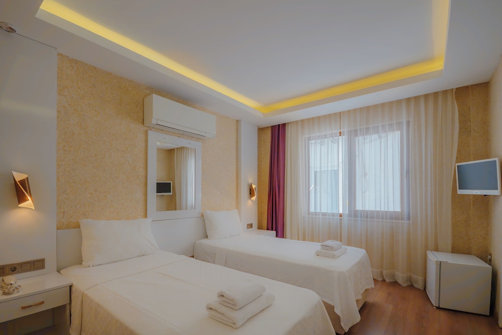 Economy, Twin Beds, No Balcony