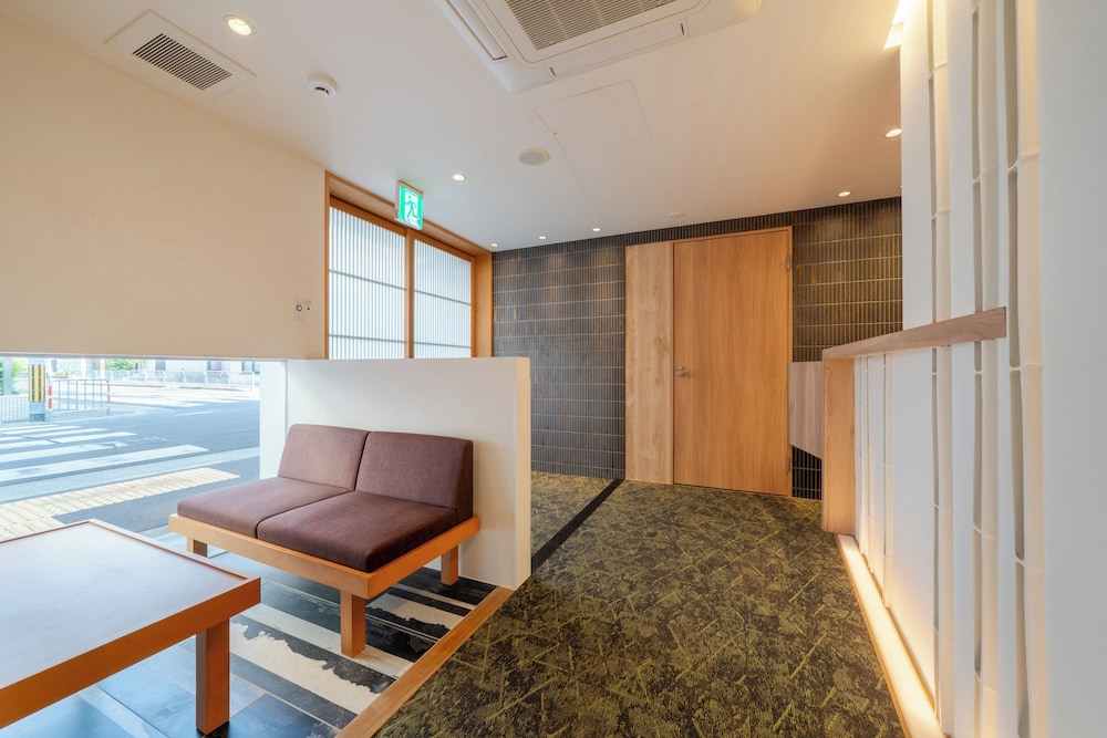 Hachi Inn 37/49