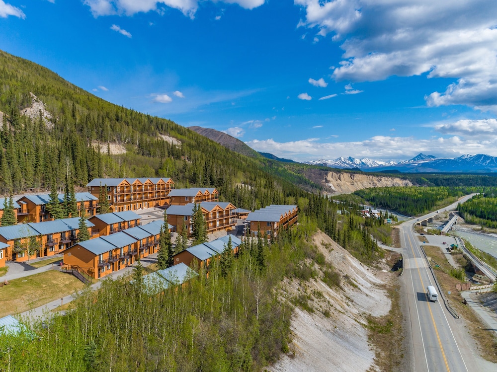 Denali Bluffs Hotel 58/68