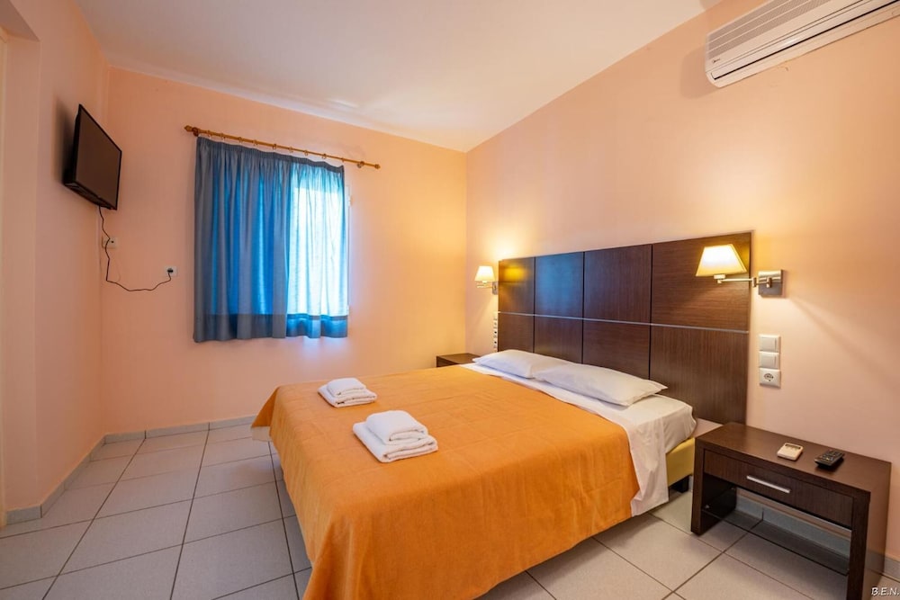 Anamar Skiathos 13/48