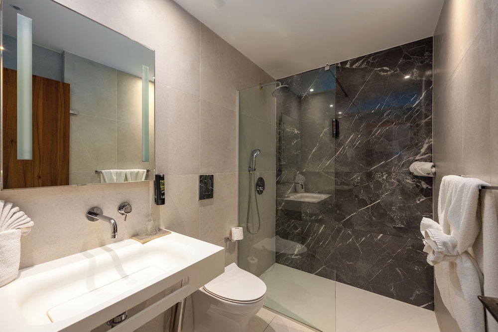 Melpo Antia Hotel & Suites 65/69