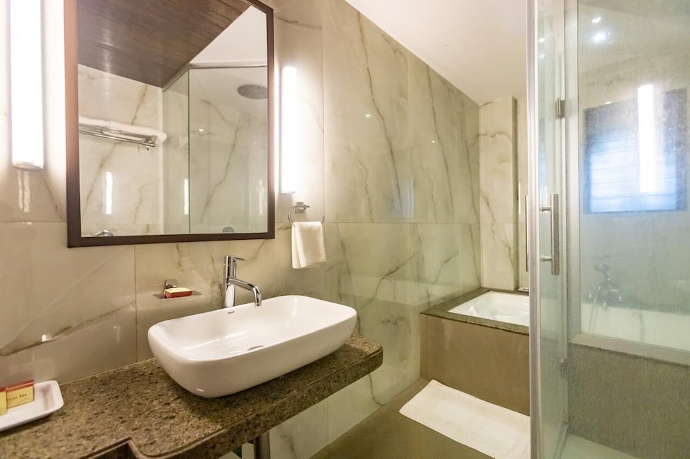 Hotel Express Inn 32/39