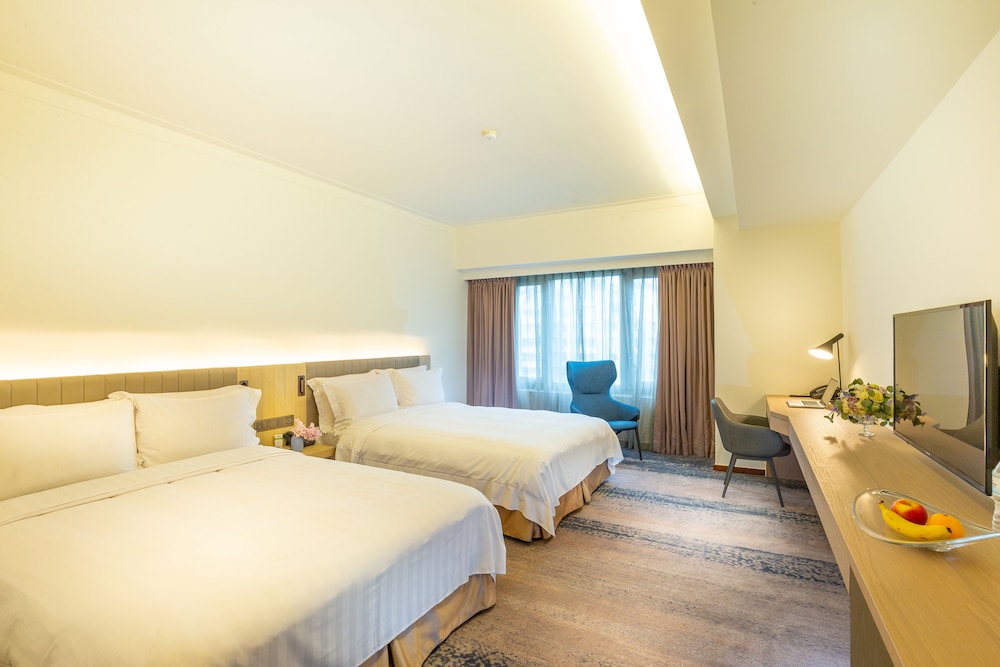 DELUXE, QUADRUPLE, 2 DOUBLE BEDS