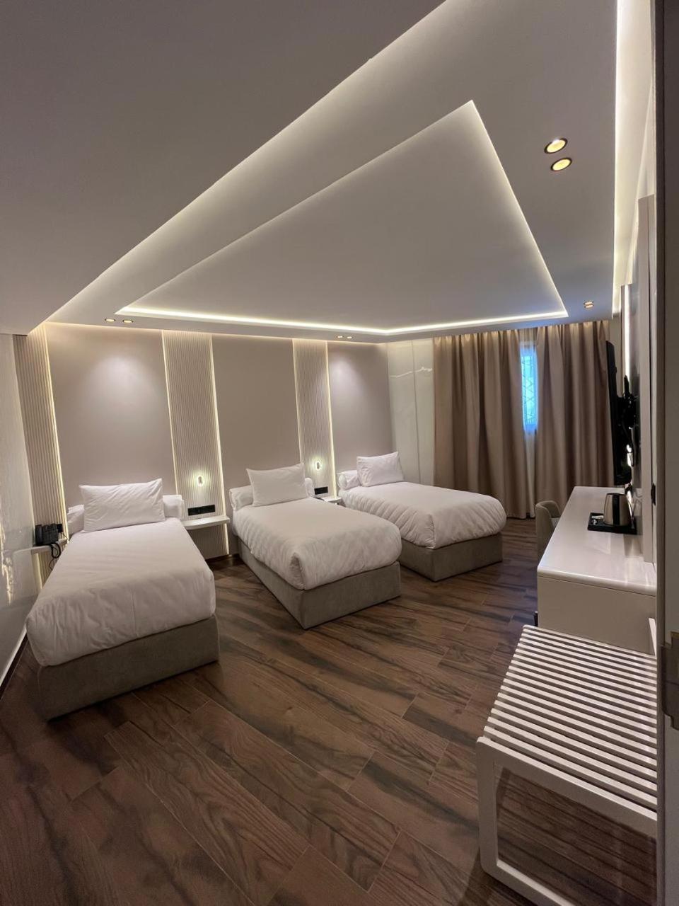 Hotel Esmeralda 30/57