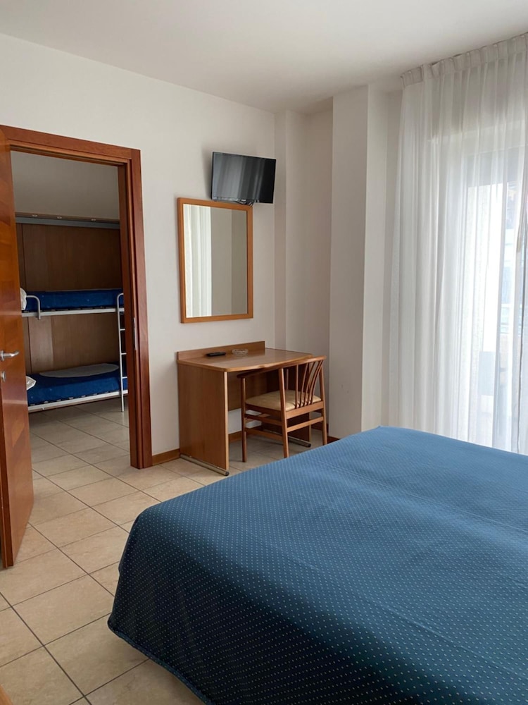 HOTEL IVANA 8/31