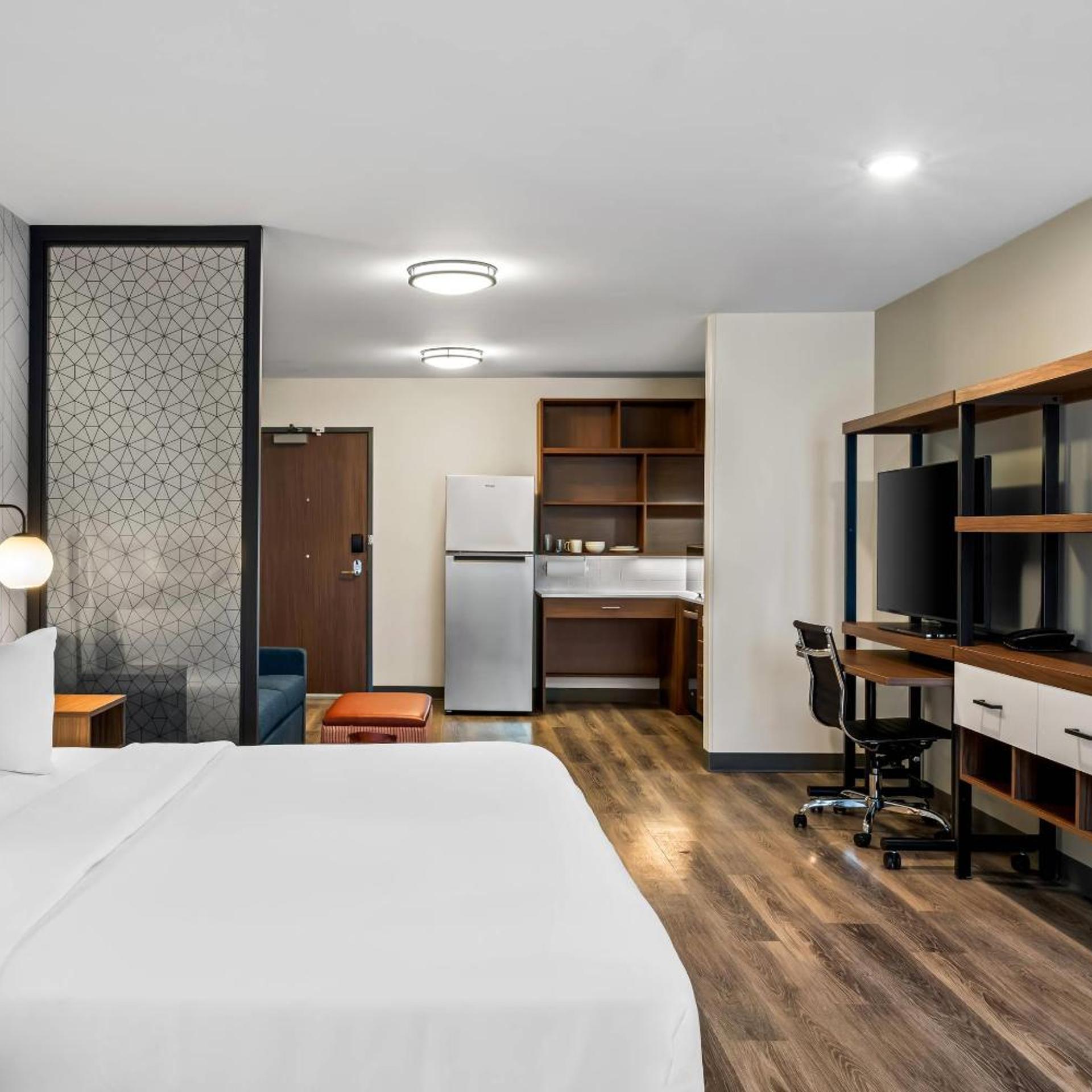 Suite, King Bed, Sofa