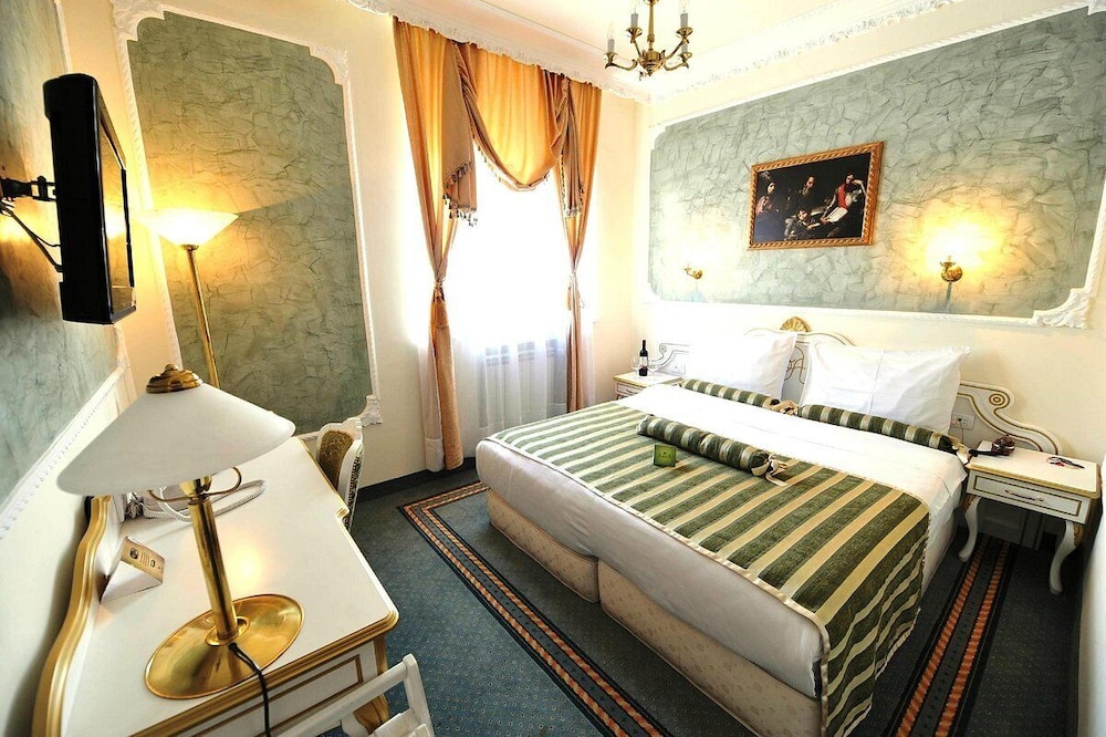 Queens Astoria Design Hotel 7/27