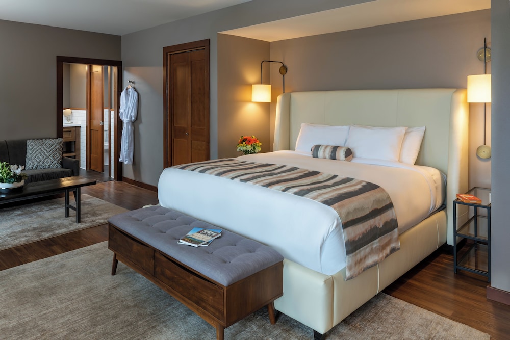 جناح استوديو سيغنتشر بسرير كينج بإطلالة على الجبل بشرفة