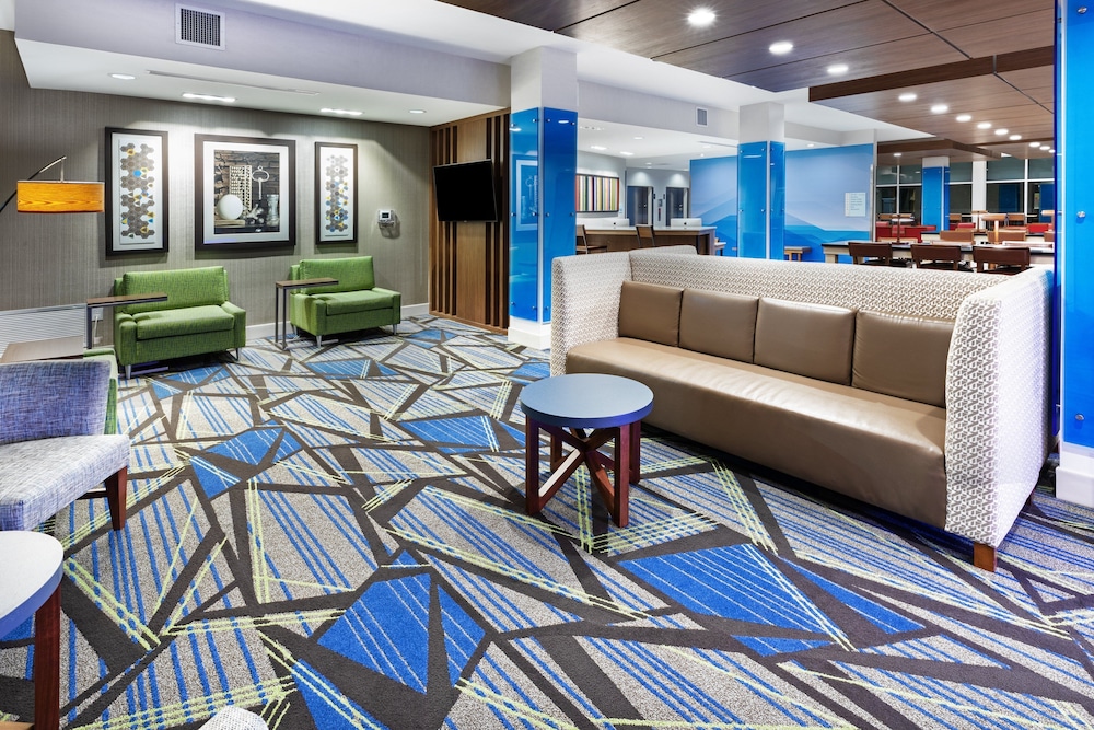 Holiday Inn Express And Suites Denton Sanger 11/34