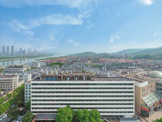 Dolton Lushan Hotel 3/22
