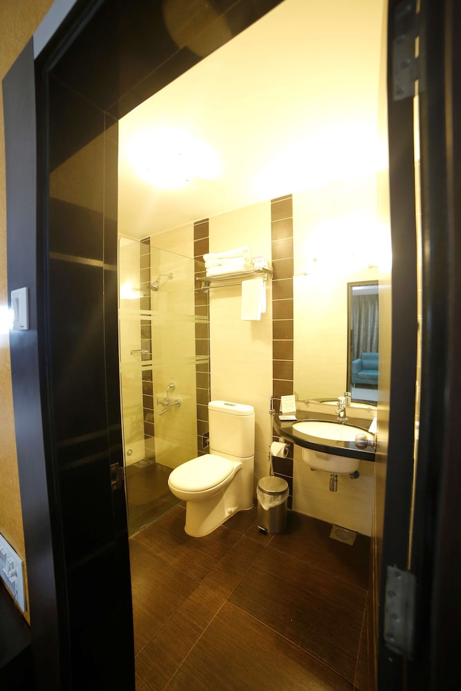 Click Hotel Yuvraj 43/46