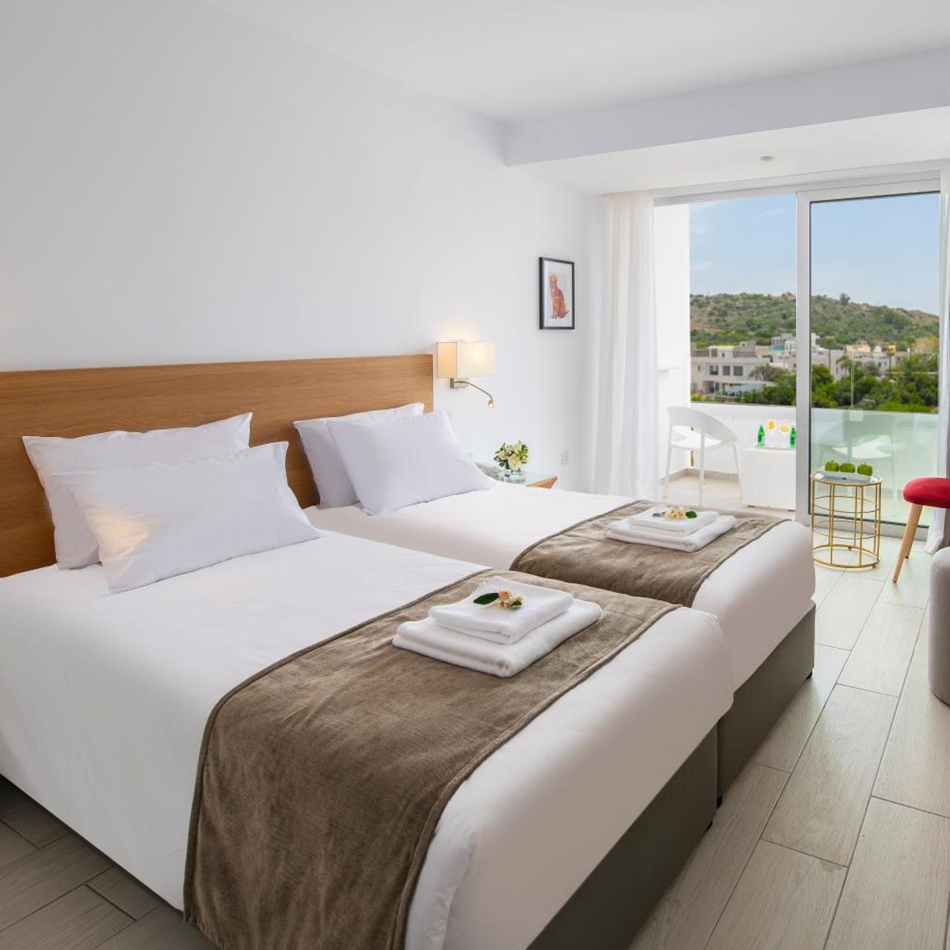Superior, Double or Twin Bed, Inland View