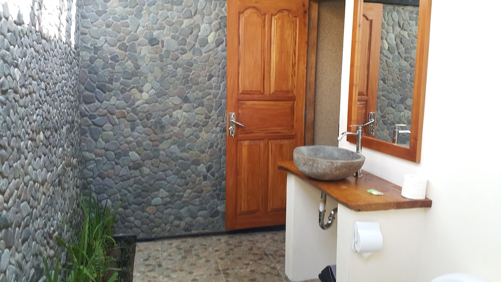 Mango Tree Inn 46/47