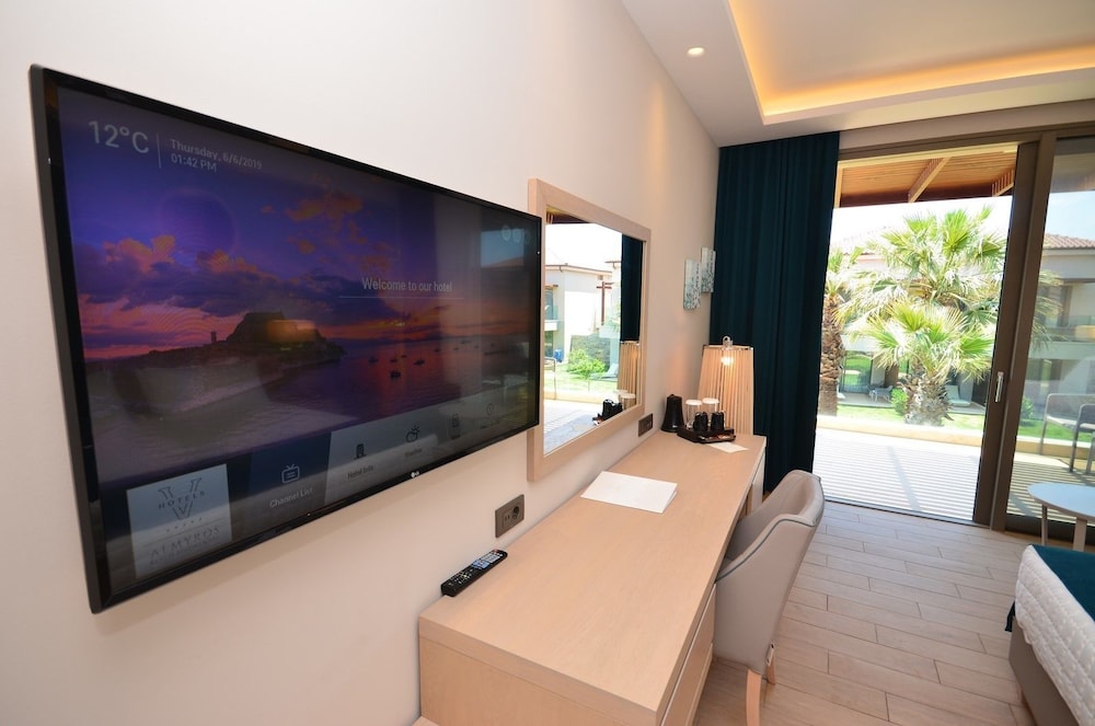 Almyros Beach Resort & SPA 17/23