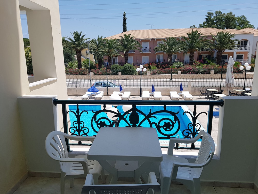 Aphrodite Hotel 31/34