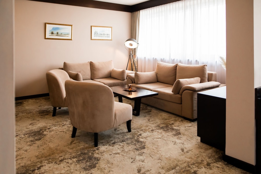 Malak Regency Hotel 53/72