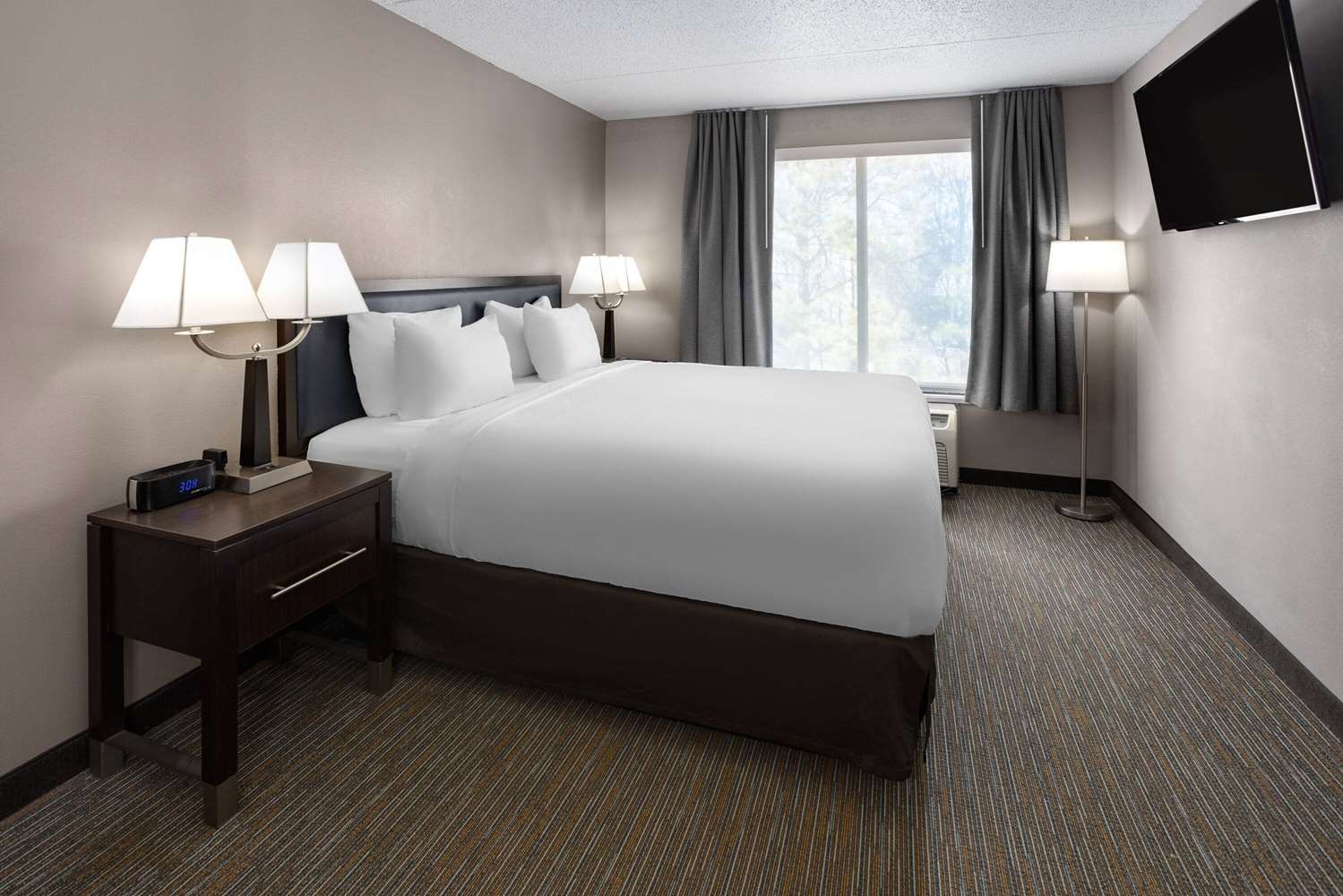 La Quinta Inn & Suites by Wyndham Mooresville 10/24