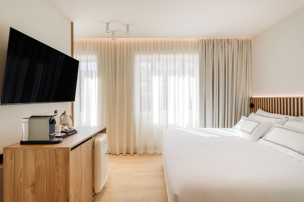 Master, Junior Suite, King Bed