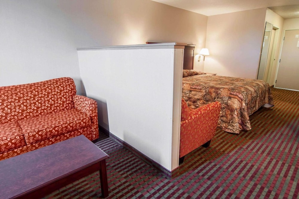 Bridgeway Inn & Suites Sublimity 21/41