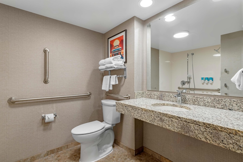 Drury Inn and Suites Joplin 48/50