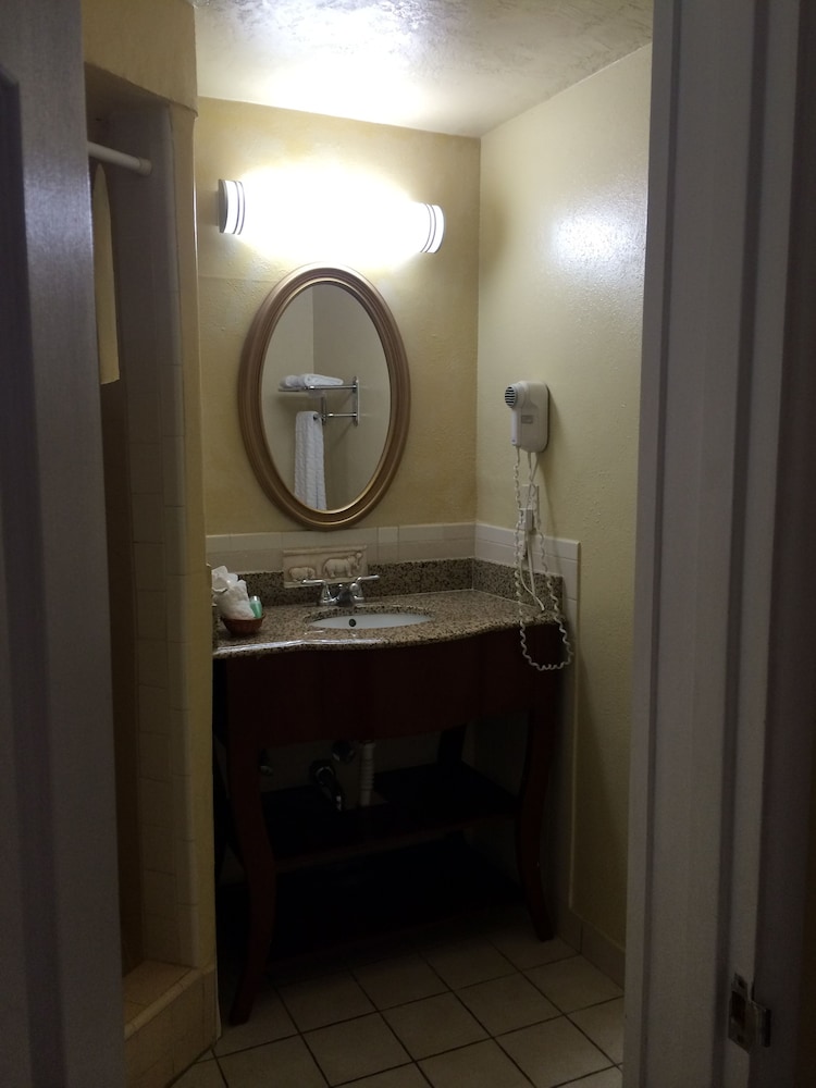 Oasis Inn & Suites 47/50