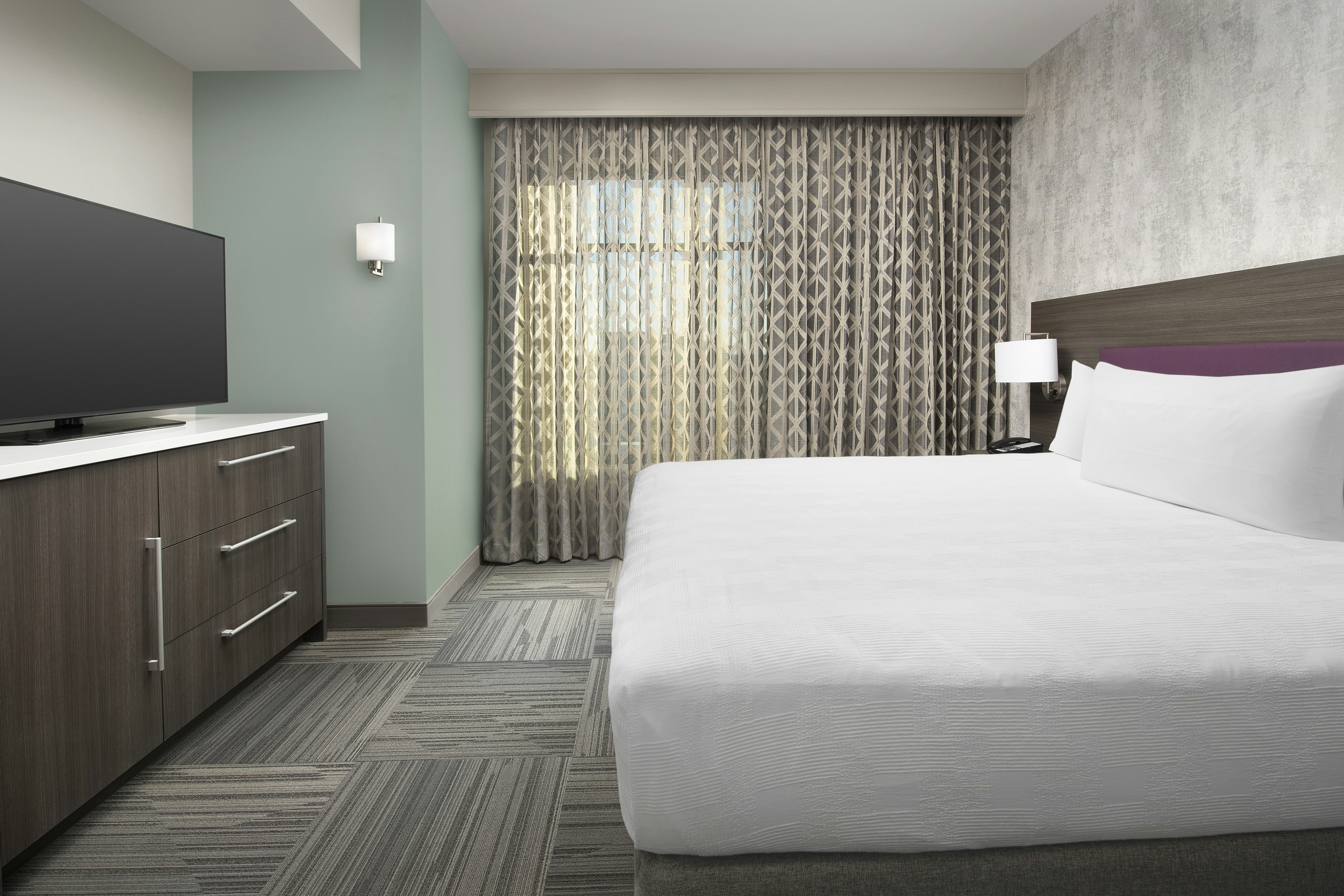 1 BEDROOM, SUITE, KING BED