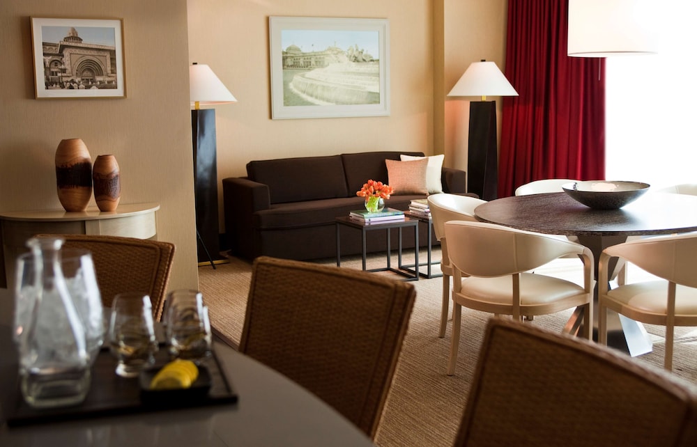 Hotel 505 River North 40/75