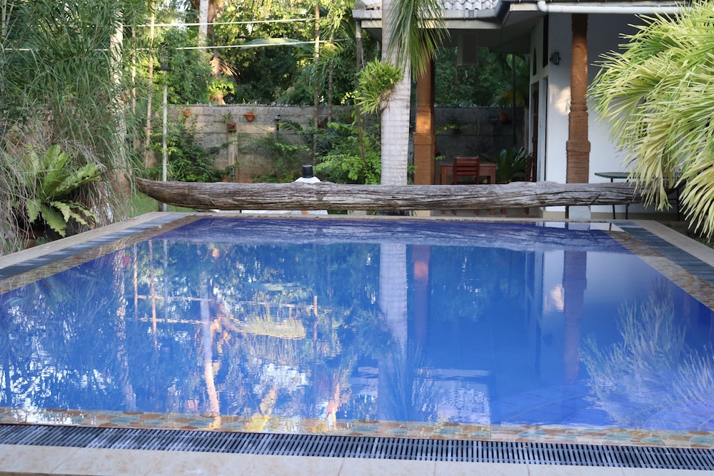 Pavana Hotel 48/63
