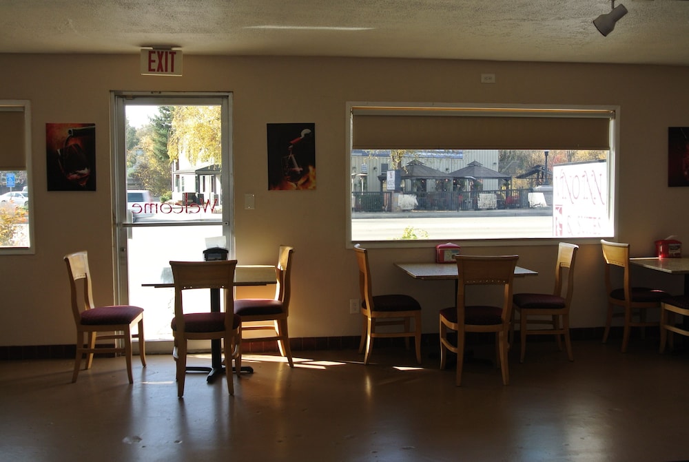 Vino Inn & Suites (ex Rancho Tee Motel) 46/63