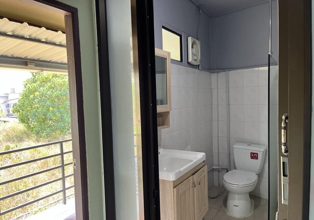 Srichada Hotel Khaolak 70/73