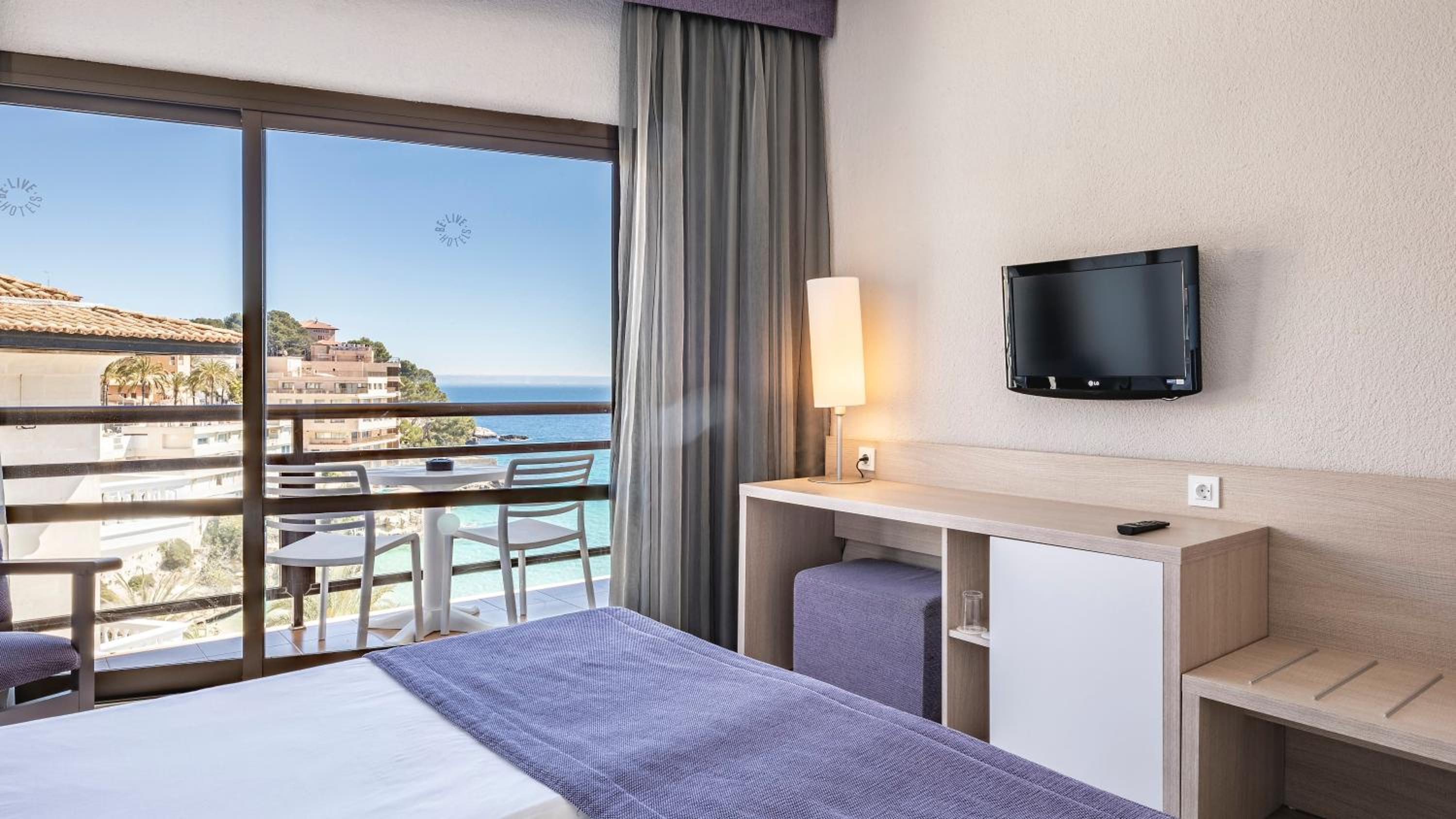 Room, Twin Beds, Lateral Side Sea View
