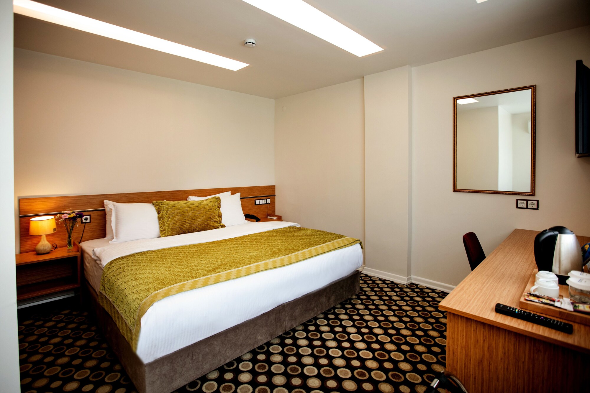DELUXE, DOUBLE BED